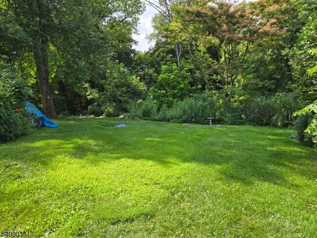 Building Photo - 28 Beardslee Hill Dr