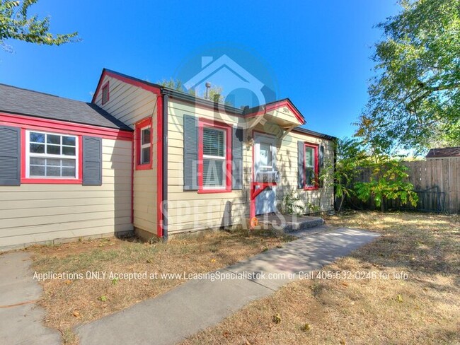 Building Photo - MOVE IN SPECIAL! Charming NW Oklahoma City...