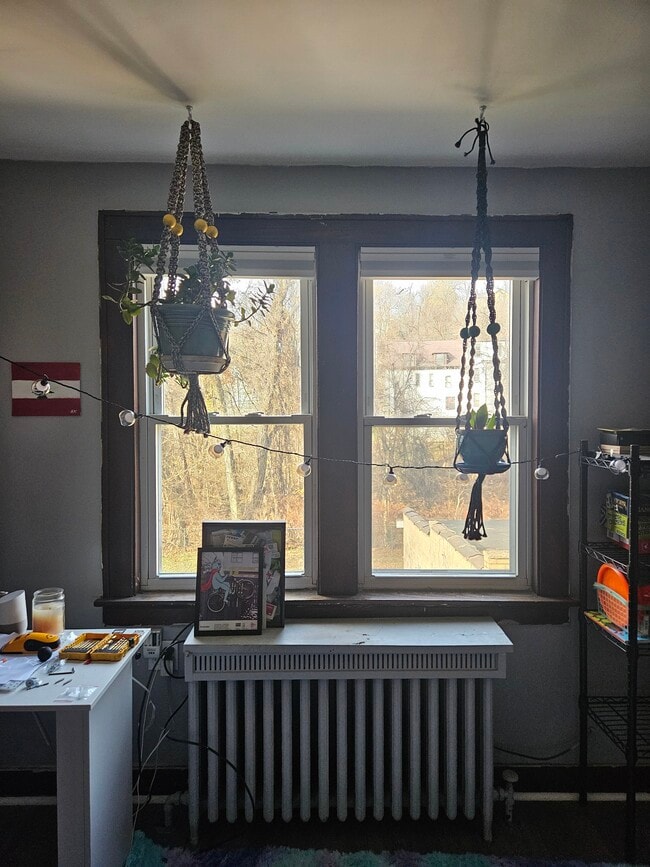 Building Photo - 1263 Grotto St