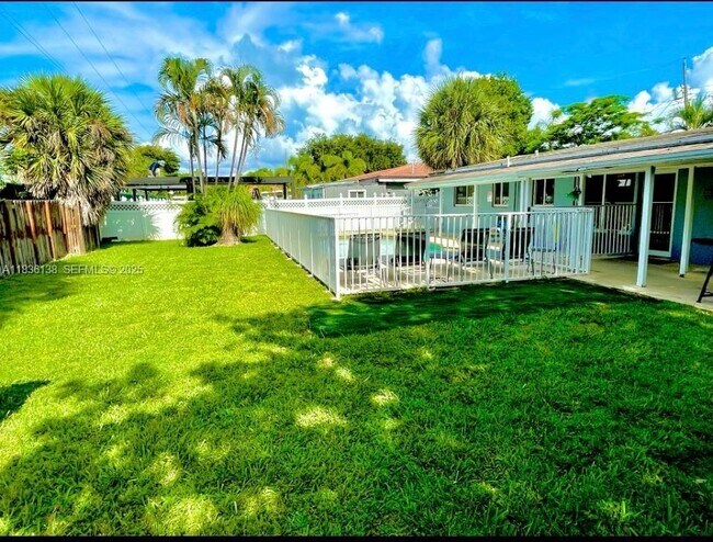 Building Photo - 2233 SE 13th St