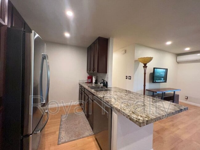 Building Photo - 140 Uwapo Rd