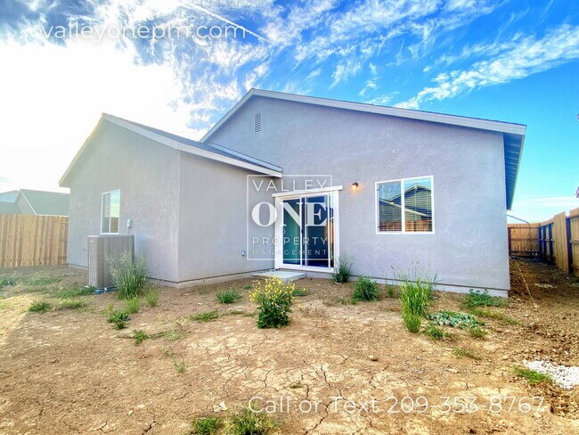 Building Photo - COMING SOON! 4 bedroom, 3 bath, pet-friendly NEWER HOME with Solar