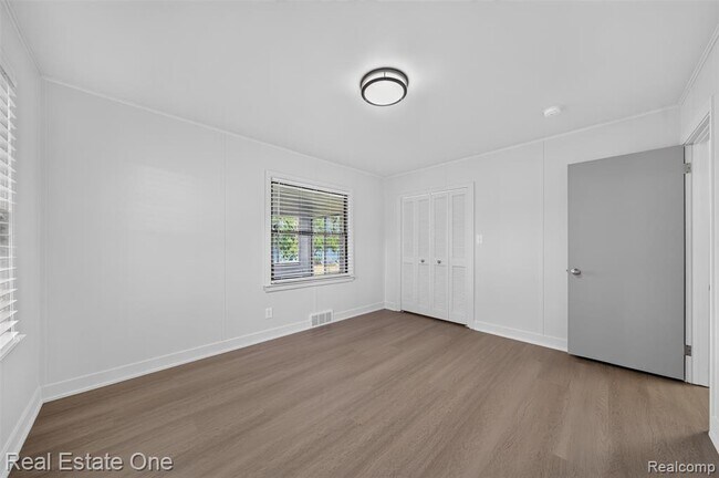 Building Photo - 2079 Klingensmith Rd