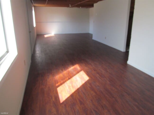 Building Photo - 3 br, 1 bath Townhome - Martin House Townh...