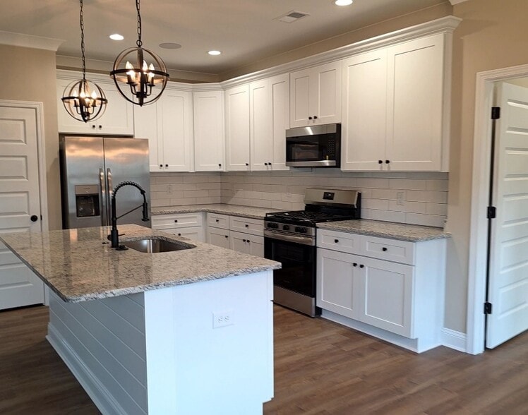 Building Photo - 3218 Benvill Ct