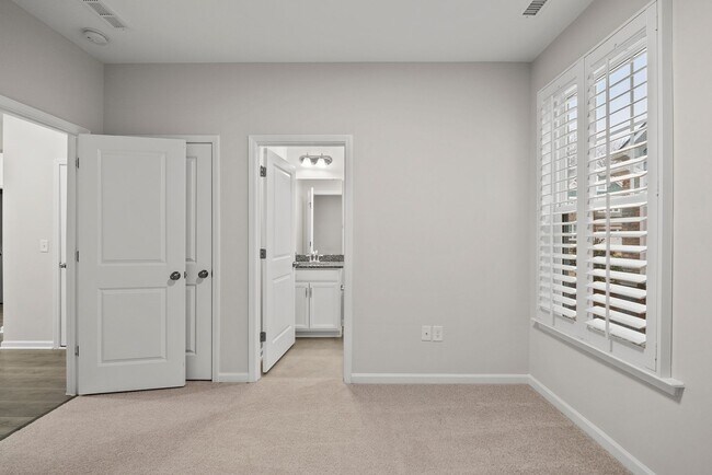 Building Photo - 2116 Curry Mdw Wy