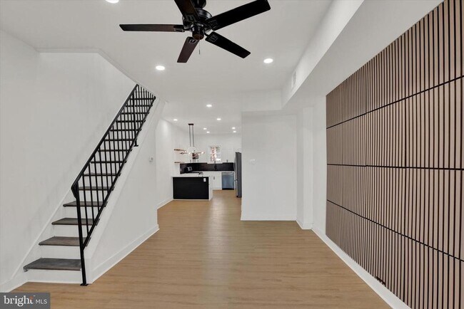 Building Photo - 2117 S Alden St