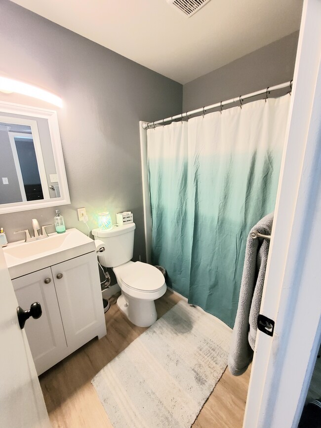 Guest Bathroom - 5908 Balzar Ave