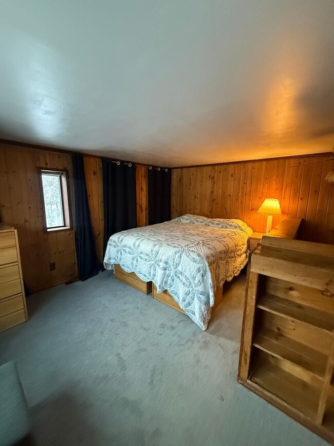 Building Photo - Spacious 3-Bedroom, 2-Bath Home, Just Outside of Town – Pets Welcome!