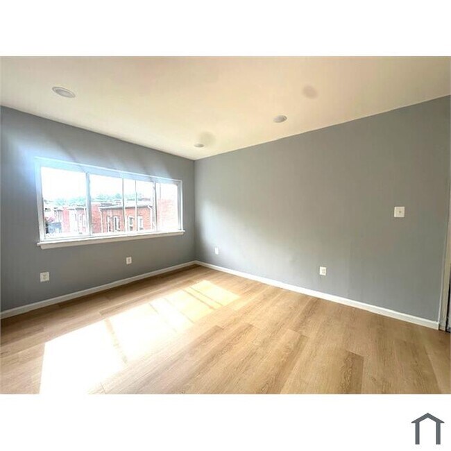 Interior Photo - 4936 Nash St NE