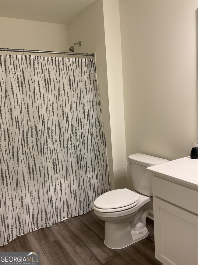 Building Photo - 305 Pond Ct