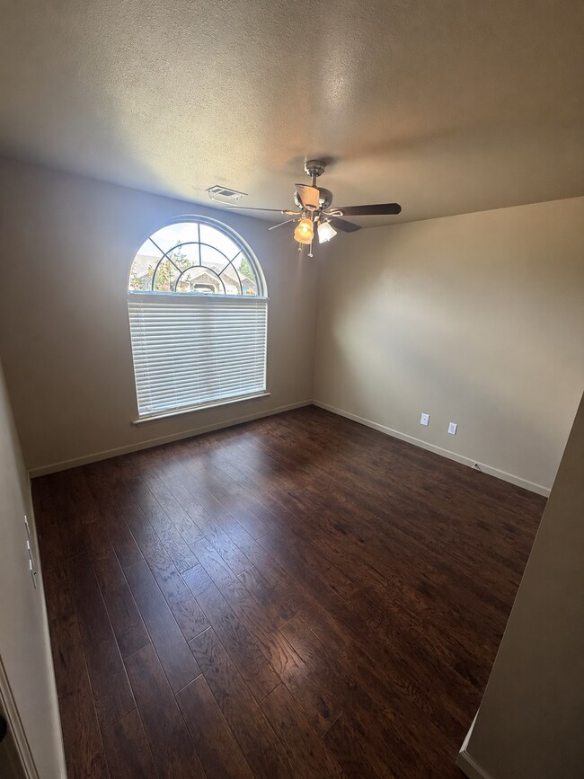 Building Photo - 1807 N 9 1/2 St
