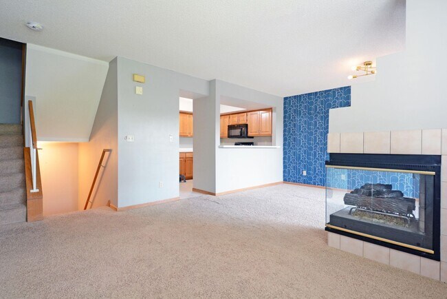 Building Photo - Beautiful 2-Bed 1.5-Bath Available Now in Plymouth!