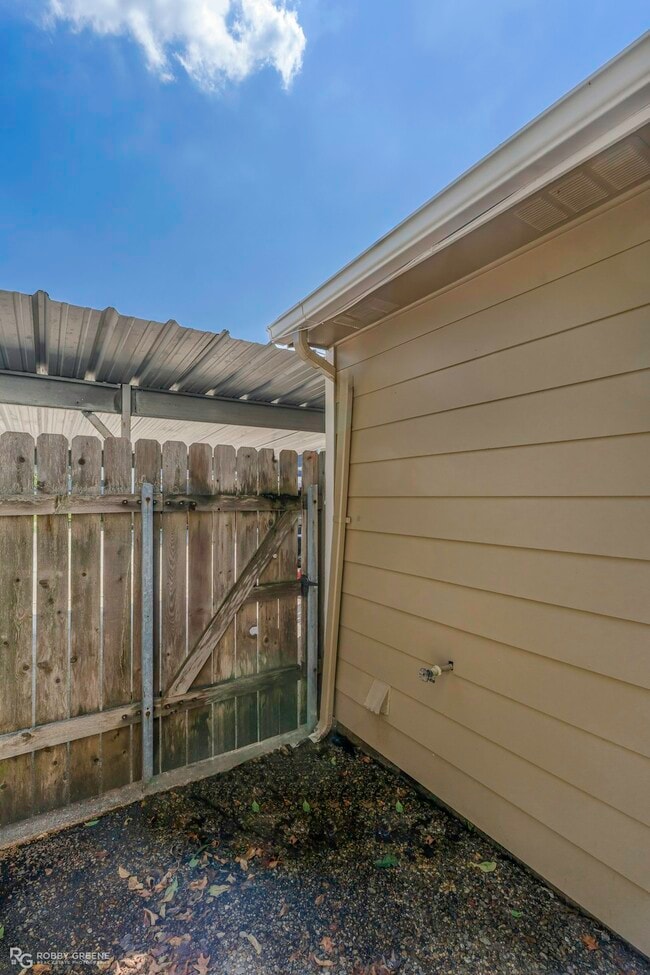 Building Photo - 10312 Cortez Dr