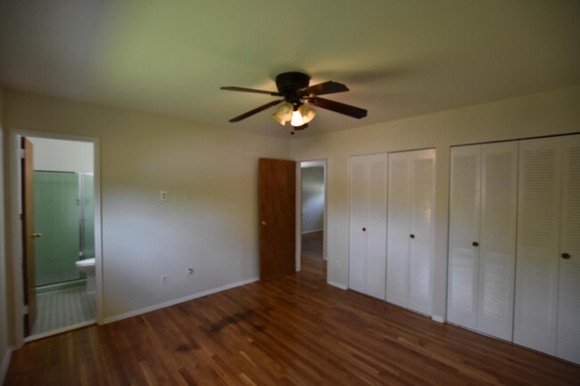 Building Photo - 4015 Heathfield Rd