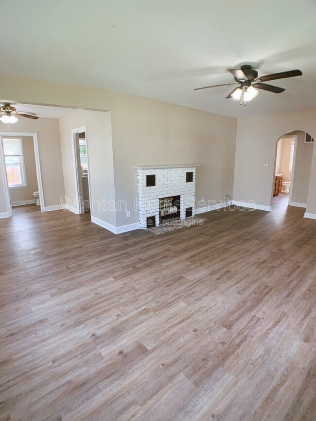 Building Photo - 437 W Murray St