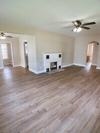 Building Photo - 437 W Murray St