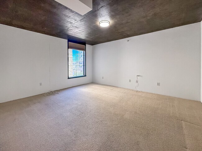 Building Photo - 1005 S Shepherd Dr