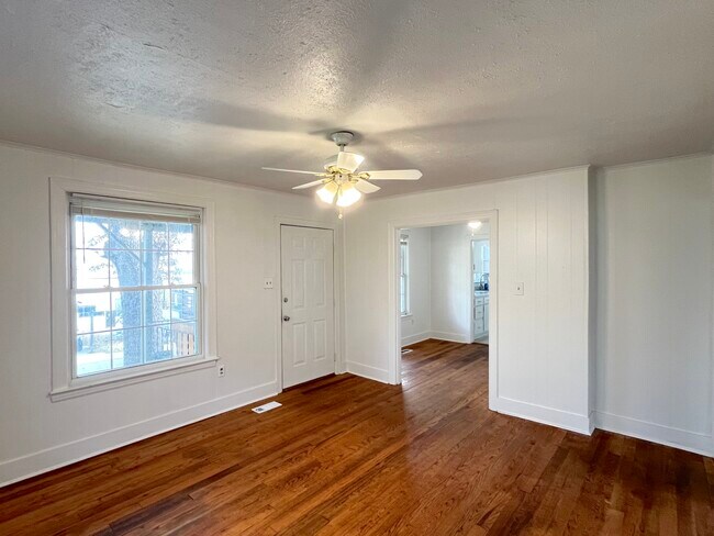 Building Photo - 326 N Summit St