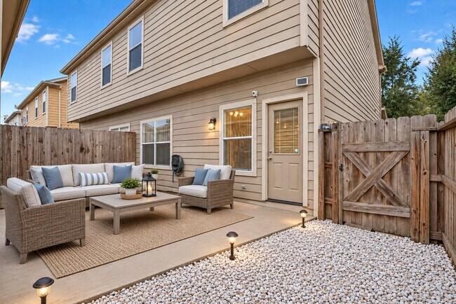 Building Photo - 23815 Pebworth Pl