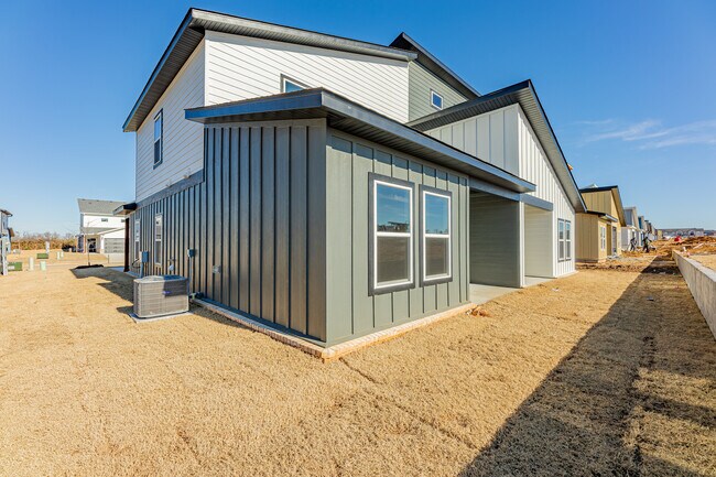 Building Photo - 1603 Casuarina Dr