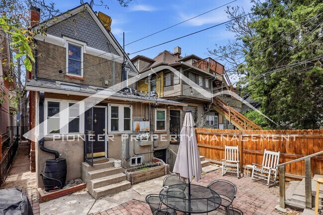 Building Photo - Spacious Condo with Storage Area and Parking!
