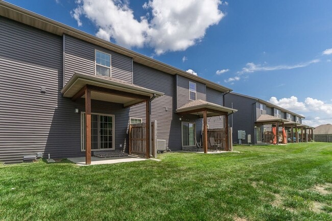 Building Photo - 1/2 OFF 1ST MONTHS RENT!!! NEW LUXURY 3 BED 2.5 BATH TOWNHOUSE!!!