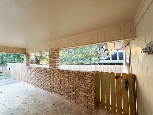 Building Photo - 5805 Sidney Dr