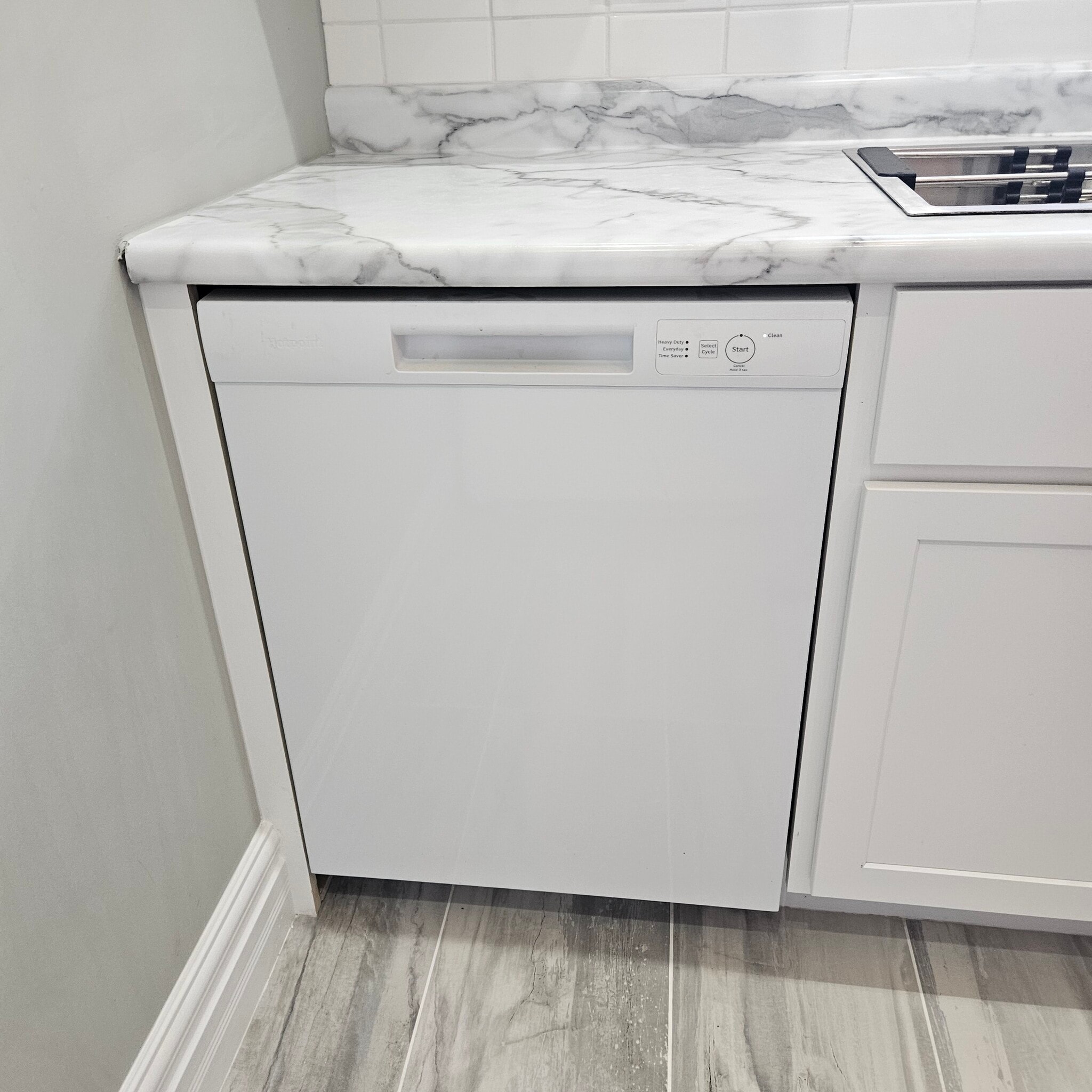 Dishwasher - 811 Tyler St