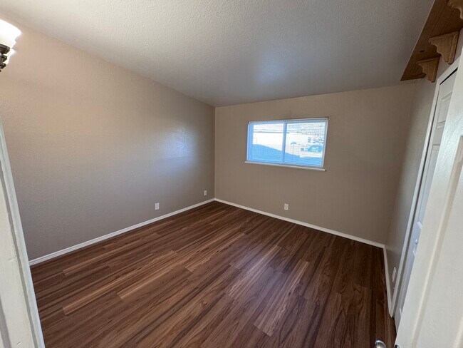 Building Photo - 11427 Angelina Pl NE