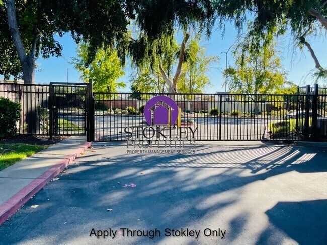 Building Photo - Stokley Properties Welcomes 1534 Parkwood ...