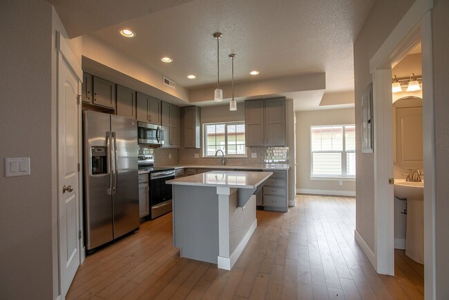 Building Photo - 4902 Brookfield Dr