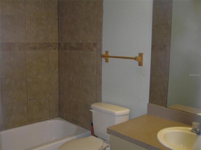 Building Photo - 2550 N Alafaya Trail