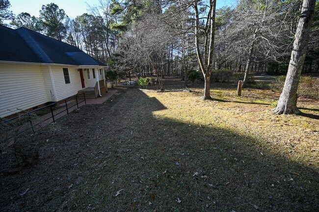 Building Photo - Stunning 3BR / 3BA Home on 2.48 Acres – Hillsborough, NC