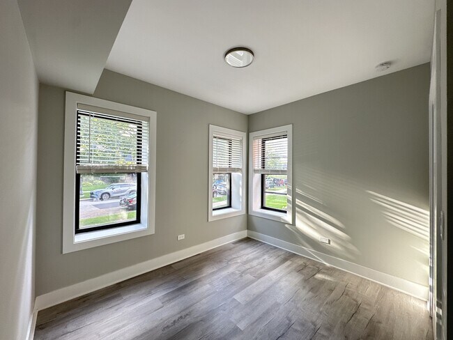 Building Photo - 1138 Oak Ave