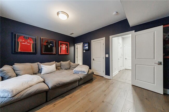 Building Photo - 4337 Parkside Pl