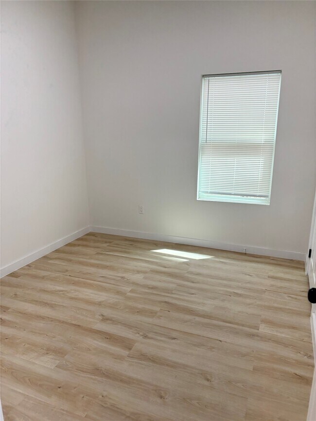 Building Photo - 9711 Pelsey St