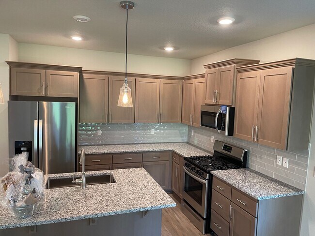 Building Photo - 2091 Legacy Hts Dr SE