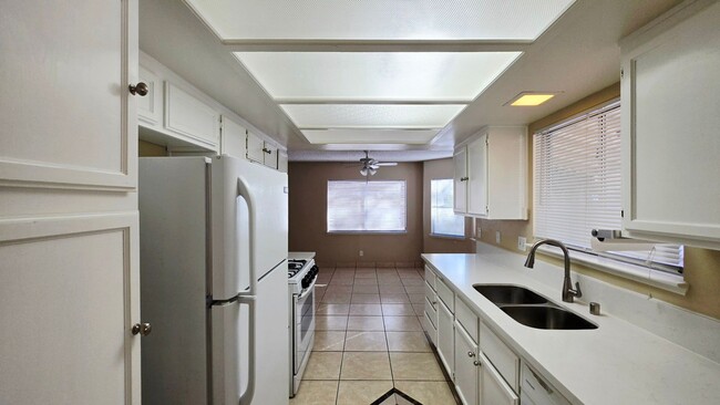 Building Photo - 9013 Quiet Cove Way