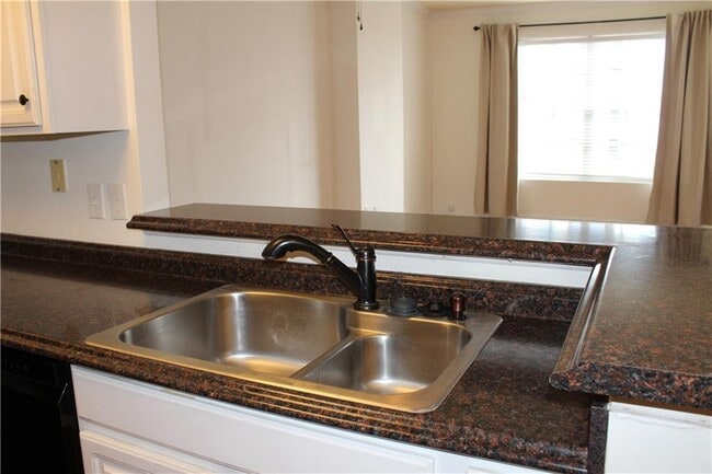 Building Photo - 1101 Juniper St NE