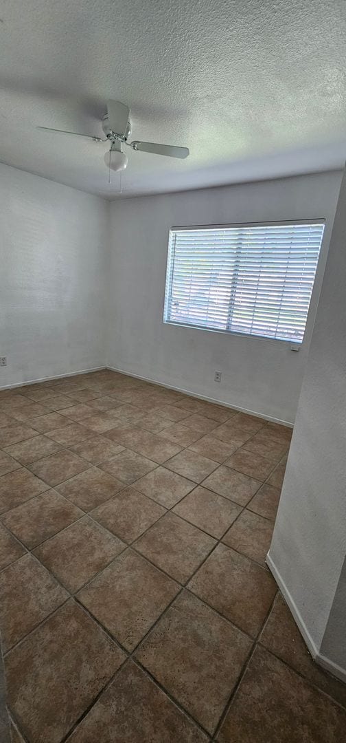 Building Photo - Silver Creek Home 3 Bed 2 Bath + Office
