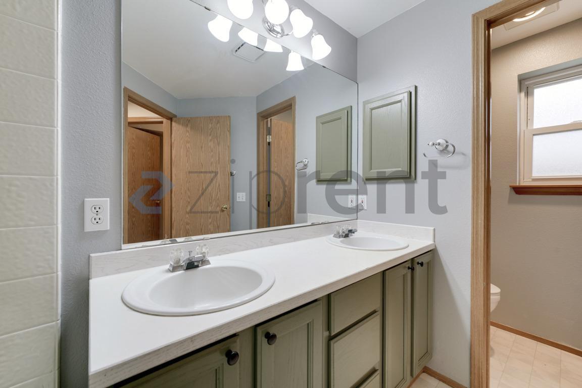 Building Photo - 3318 243rd St E