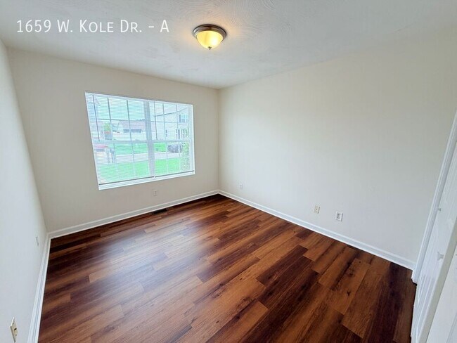 Building Photo - 1659 W Kole Dr