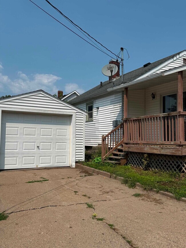 Building Photo - 301 N Beaumont Rd