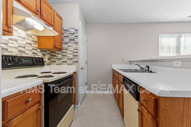 Building Photo - 2284 Oakland Spring Dr