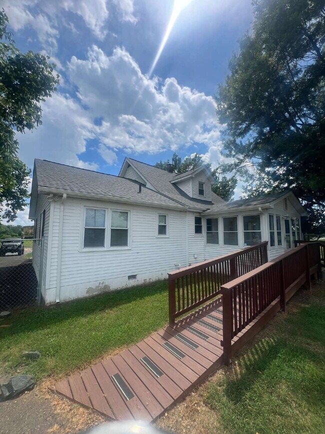 Building Photo - Charming 4-Bedroom Home on Spacious Corner...