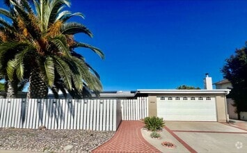 Building Photo - Welcome to this charming 3 bedroom, 2 bath...