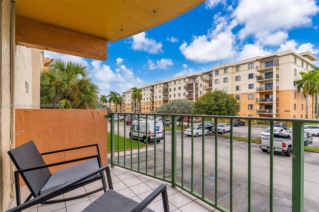 Building Photo - 9310 Fontainebleau Blvd