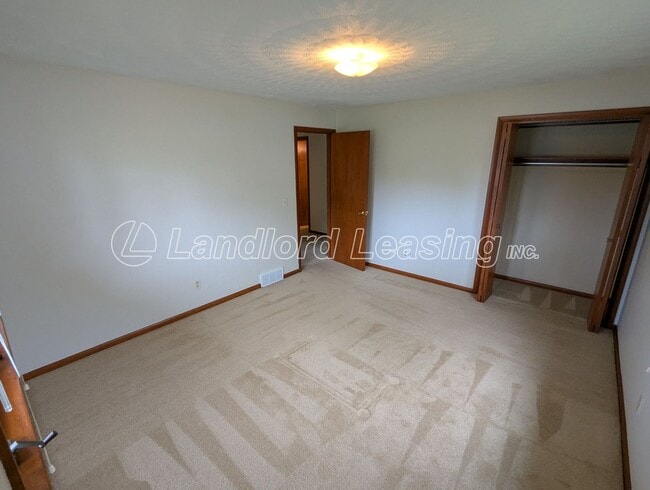 Building Photo - Charming 3-Bedroom Ranch with Spacious Lay...