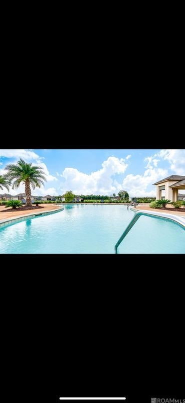 Building Photo - 943 Renova Dr